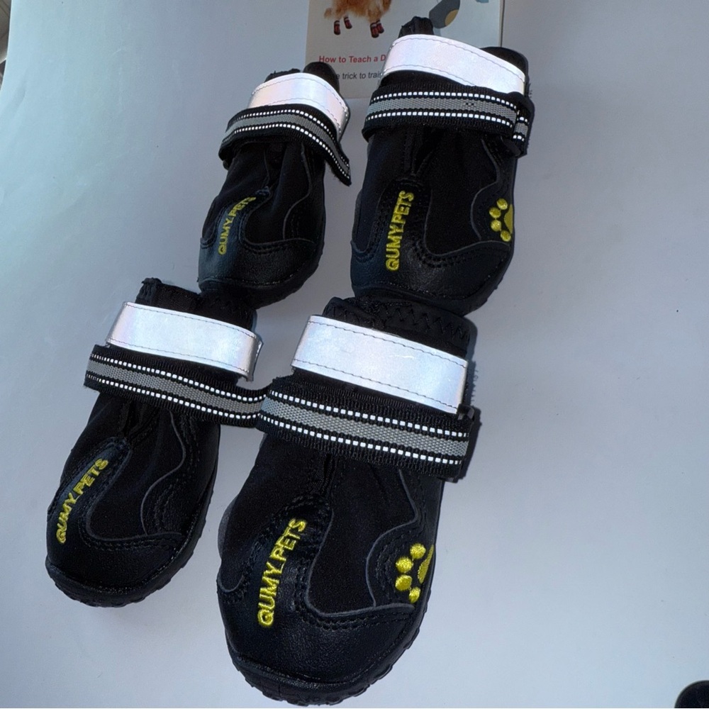 Dog Boots for Winter Snowy Day number 4 black reflective - Picture 9 of 10